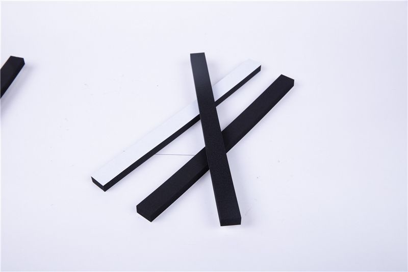 CR減(jian)震(zhen)保(bao)溫條(tiao)